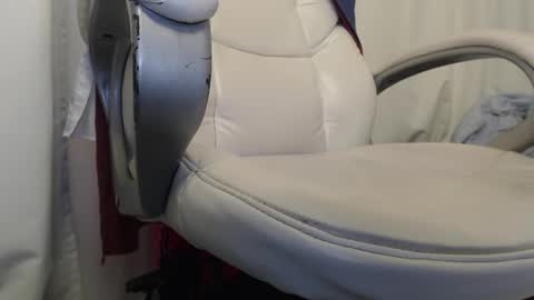 Snapshot of paiper_halliwey_ chatting on 12/27/24, 01:00 paiper online show from 12/27/24, 01:00