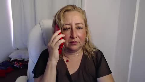 Snapshot of paiper_halliwey_ chatting on 10/17/25, 05:15 paiper online show from 10/17/25, 05:15