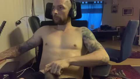 Snapshot of pajen33 chatting on 06/18/26, 02:34 pajen33 online show from 06/18/26, 02:34