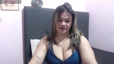 pamela_echeverria online show from 11/14/25, 10:25