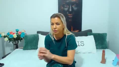 Snapshot of pamela_issy chatting on 01/05/25, 03:02 PAMEL ISSY online show from 01/05/25, 03:02