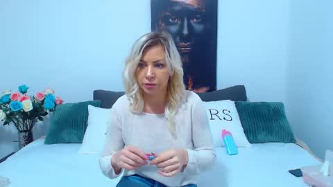 Snapshot of pamela_issy chatting on 01/06/25, 01:08 PAMEL ISSY online show from 01/06/25, 01:08