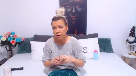 Snapshot of pamela_issy chatting on 02/02/25, 06:37 PAMEL ISSY online show from 02/02/25, 06:37