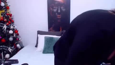 Snapshot of pamela_issy chatting on 12/01/25, 12:32 PAMEL ISSY online show from 12/01/25, 12:32