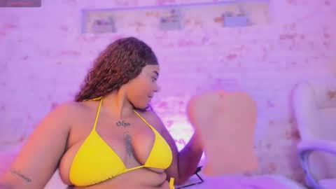 Snapshot of pamela_west chatting on 12/03/25, 07:12 Pamela West online show from 12/03/25, 07:12