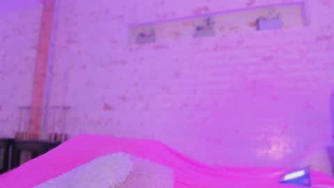 Snapshot of pamela_west chatting on 12/16/25, 07:19 Pamela West online show from 12/16/25, 07:19