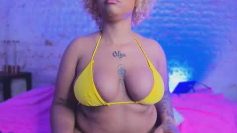 Snapshot of pamela_west chatting on 12/18/25, 08:04 Pamela West online show from 12/18/25, 08:04