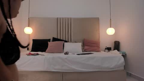 pamelabonnet_mml online show from 12/22/25, 09:12