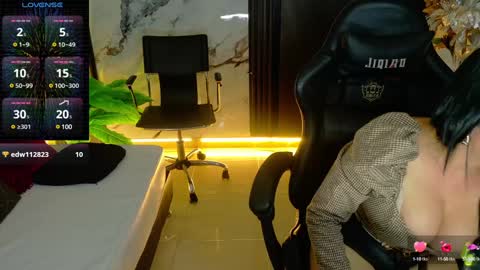 Snapshot of pamelajackson__ chatting on 01/06/25, 10:15 Paola online show from 01/06/25, 10:15