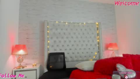 Snapshot of pamelamiler_ chatting on 05/13/26, 06:05 TELL ME PAMELLA AND GIVE ME A GOOD GRADE ITS IMPORTANT online show from 05/13/26, 06:05