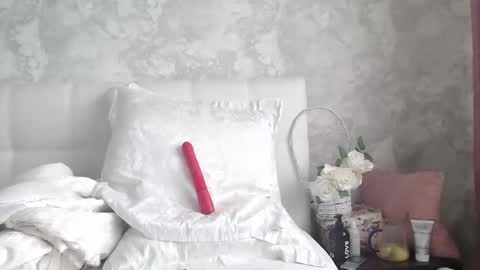 Pamella online show from 10/19/25, 06:47