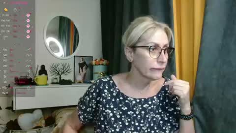 Snapshot of pamellamurphy chatting on 06/18/26, 11:53 pamellamurphy online show from 06/18/26, 11:53