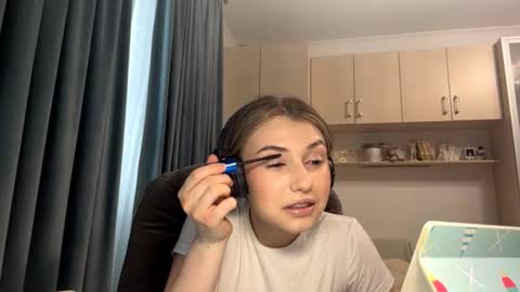 Snapshot of pamulahallquist chatting on 06/17/26, 02:18 Lia online show from 06/17/26, 02:18