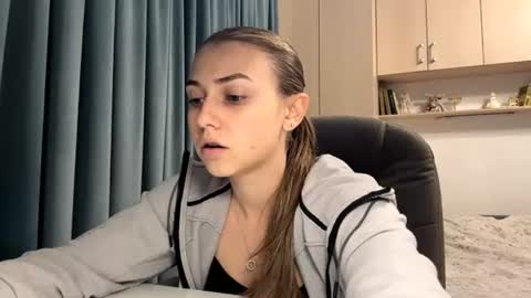 Snapshot of pamulahallquist chatting on 07/07/26, 07:40 Lia online show from 07/07/26, 07:40