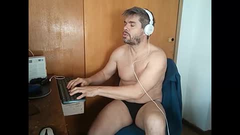 Snapshot of panchomadrid chatting on 09/30/25, 11:37 Pancho Madrid online show from 09/30/25, 11:37