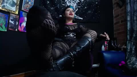       online show from 02/11/25, 09:03