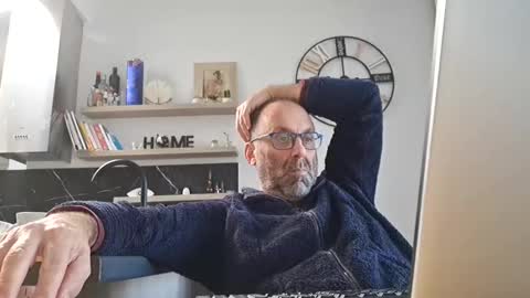 Snapshot of pansak1973 chatting on 12/12/24, 10:02 pansak1973 online show from 12/12/24, 10:02