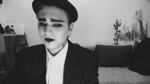 In bio online show from 09/29/25, 02:27