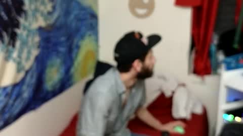 Snapshot of pantslesstraveler_plt chatting on 12/19/24, 08:23 PantsLessTraveler online show from 12/19/24, 08:23