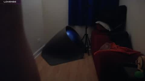 Snapshot of pantslesstraveler_plt chatting on 01/18/25, 03:27 PantsLessTraveler online show from 01/18/25, 03:27