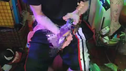 Snapshot of pantslesstraveler_plt chatting on 01/30/25, 04:06 PantsLessTraveler online show from 01/30/25, 04:06