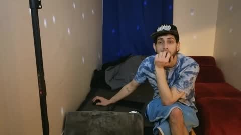 Snapshot of pantslesstraveler_plt chatting on 02/18/25, 07:43 PantsLessTraveler online show from 02/18/25, 07:43