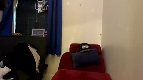 Snapshot of pantslesstraveler_plt chatting on 02/23/25, 07:17 PantsLessTraveler online show from 02/23/25, 07:17