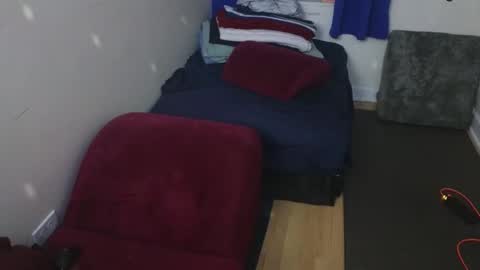 Snapshot of pantslesstraveler_plt chatting on 02/25/25, 10:29 PantsLessTraveler online show from 02/25/25, 10:29