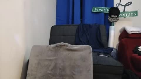 Snapshot of pantslesstraveler_plt chatting on 03/08/25, 12:30 PantsLessTraveler online show from 03/08/25, 12:30