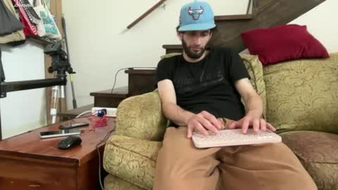 Snapshot of pantslesstraveler_plt chatting on 09/21/25, 05:58 PantsLessTraveler online show from 09/21/25, 05:58