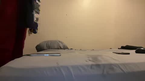 Snapshot of pantslesstraveler_plt chatting on 10/22/25, 07:02 PantsLessTraveler online show from 10/22/25, 07:02