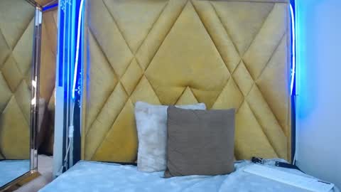 Paola Lyon online show from 02/04/25, 10:34