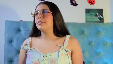 Paola Lyon online show from 10/28/25, 06:43