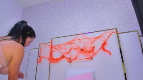 Paola  online show from 10/25/25, 10:34