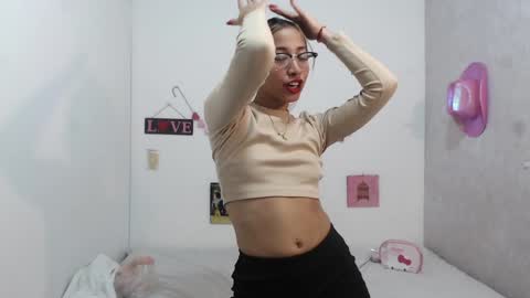 Paola online show from 02/06/25, 02:58