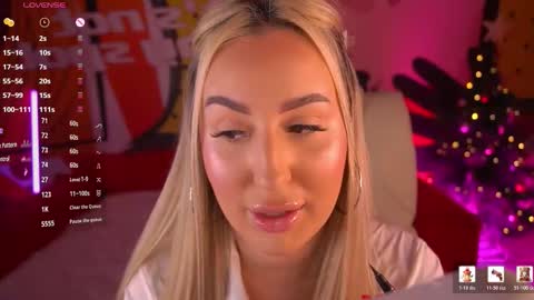 Snapshot of paolamola chatting on 01/11/26, 01:49 Lia online show from 01/11/26, 01:49