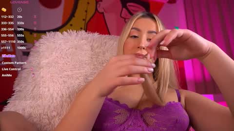 Snapshot of paolamola chatting on 02/13/26, 08:21 Lia online show from 02/13/26, 08:21