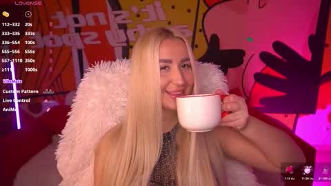 Snapshot of paolamola chatting on 02/28/26, 09:32 Lia online show from 02/28/26, 09:32