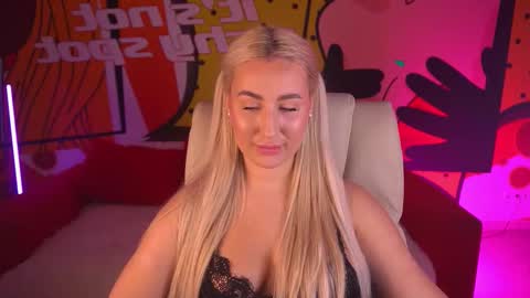 Snapshot of paolamola chatting on 03/04/26, 02:45 Lia online show from 03/04/26, 02:45