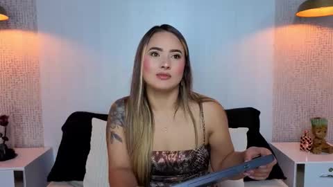 paolarey_ online show from 02/18/26, 10:39