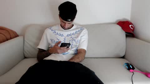 Snapshot of papijakey chatting on 12/12/24, 10:52 -- New Videos Down Below online show from 12/12/24, 10:52