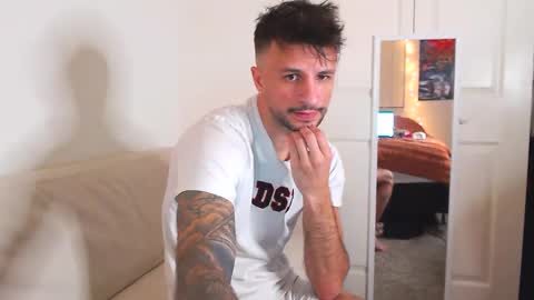 Snapshot of papijakey chatting on 03/11/25, 12:11 -- New Videos Down Below online show from 03/11/25, 12:11