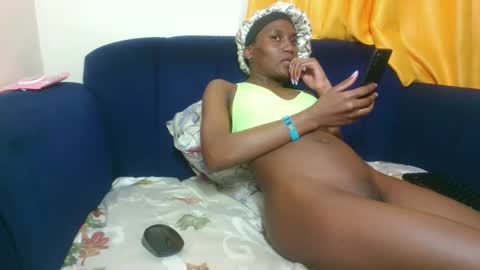 Snapshot of pappychullo09 chatting on 12/16/25, 10:31 pappychullo09 online show from 12/16/25, 10:31