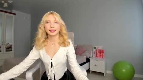 Melena online show from 11/14/25, 08:24