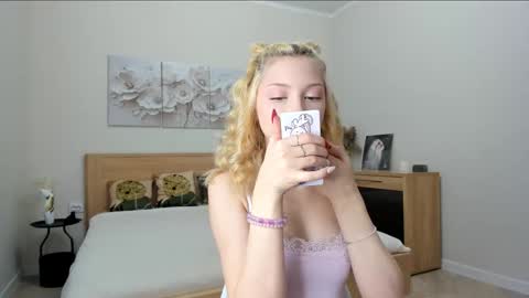 Melena online show from 11/18/25, 08:52