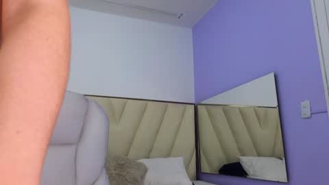 Snapshot of paradise_doll_s chatting on 12/17/24, 04:56 Amy and my doll online show from 12/17/24, 04:56