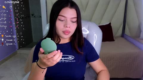 Snapshot of paradise_doll_s chatting on 01/21/25, 06:54 Amy and my doll online show from 01/21/25, 06:54