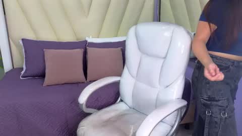 Snapshot of paradise_doll_s chatting on 02/14/25, 11:42 Amy and my doll online show from 02/14/25, 11:42