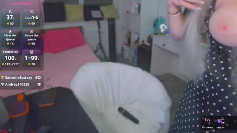 Snapshot of paradise_for_you_ chatting on 05/12/26, 01:47 Victoria online show from 05/12/26, 01:47