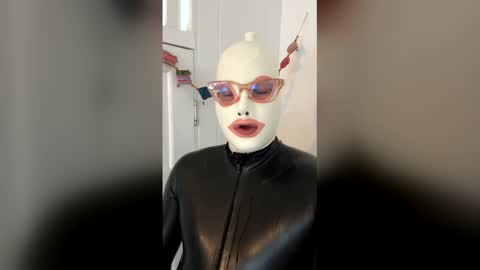 paramariborubber online show from 04/18/26, 04:27